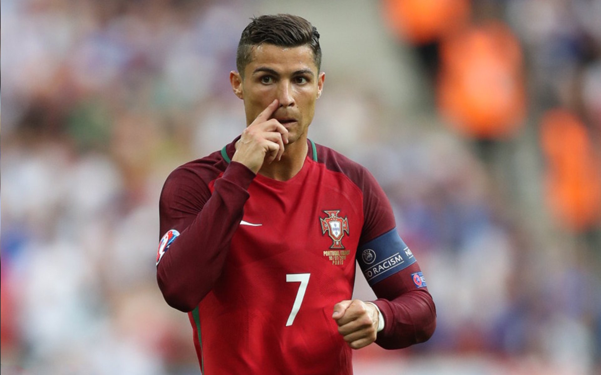 爱游戏官方-《FIFA》虚拟足球世界杯：线上线下同步盛世包容，冠军誓夺！