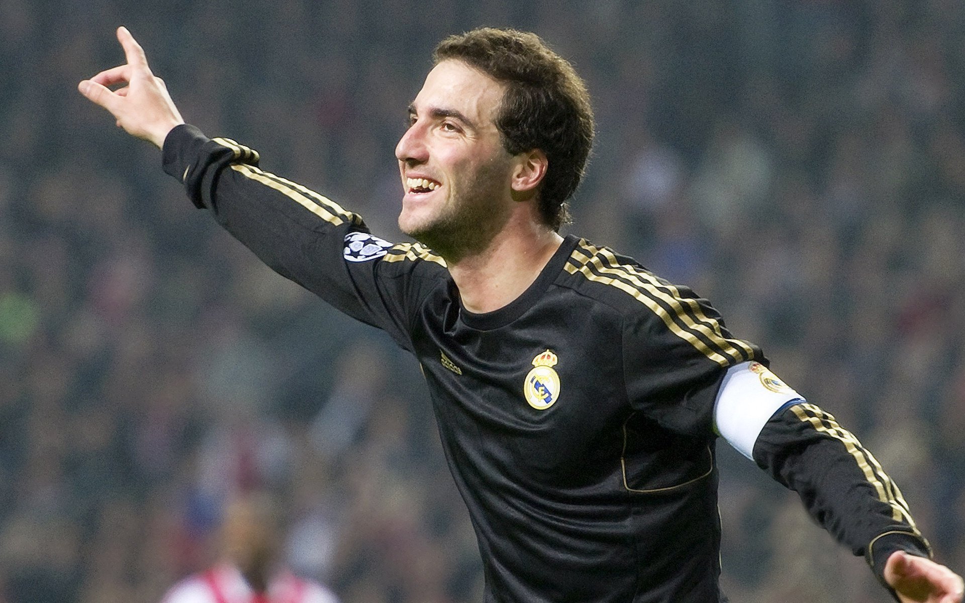 爱游戏网页版-《FIFA》虚拟足球世界杯：线上线下激情同享，开启足球嘉年华！，fifa19虚拟球场哪个好